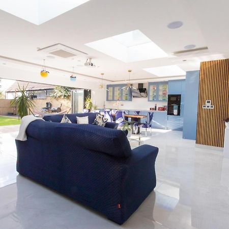 Legoland Heathrow Windsor Apartment Hotel Slough Exteriör bild