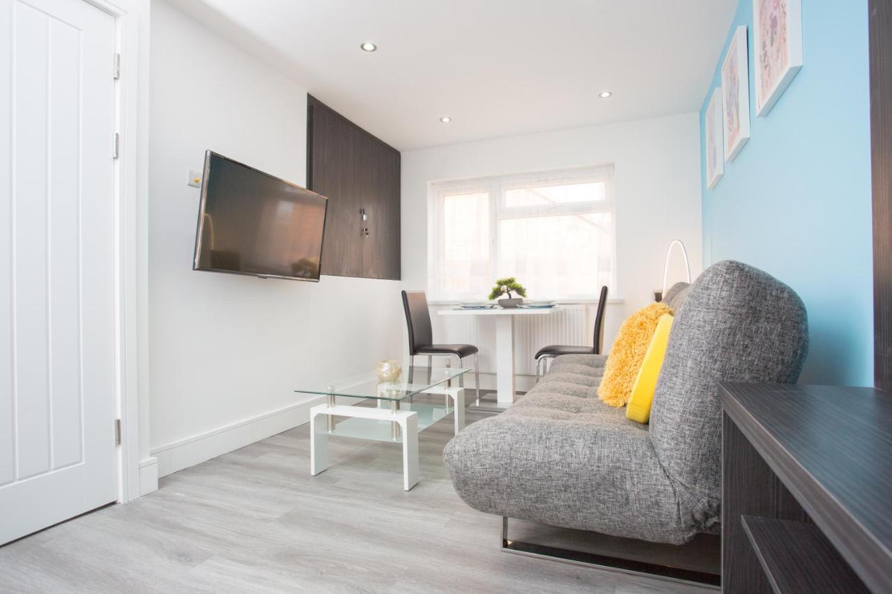 Legoland Heathrow Windsor Apartment Hotel Slough Exteriör bild