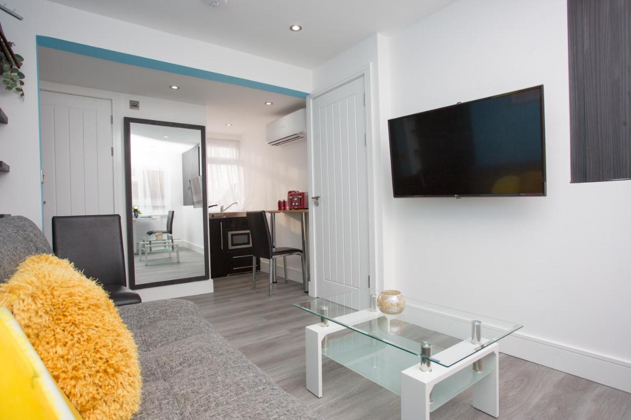 Legoland Heathrow Windsor Apartment Hotel Slough Exteriör bild