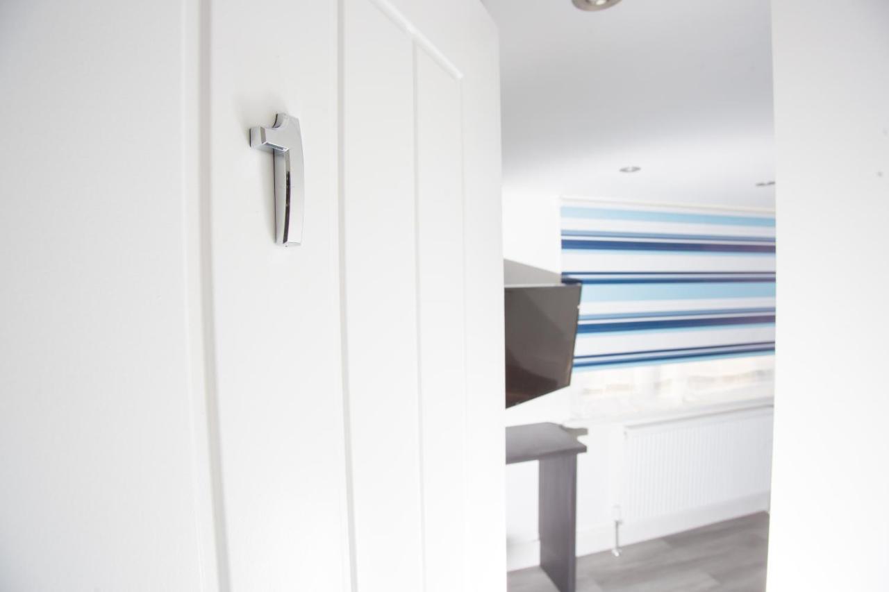 Legoland Heathrow Windsor Apartment Hotel Slough Exteriör bild