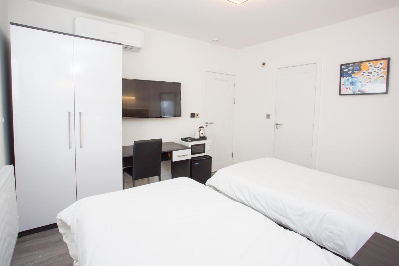 Legoland Heathrow Windsor Apartment Hotel Slough Exteriör bild