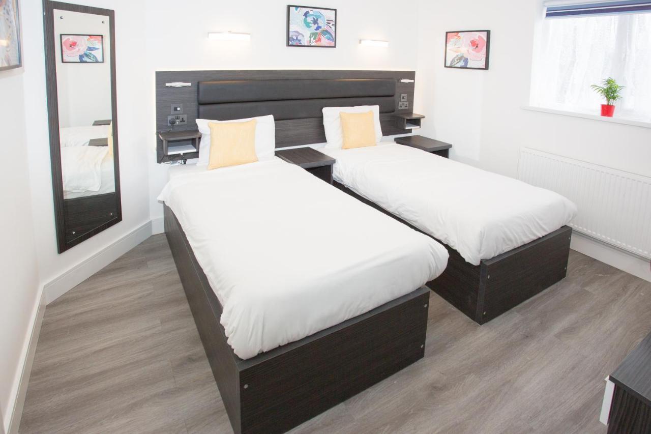 Legoland Heathrow Windsor Apartment Hotel Slough Exteriör bild
