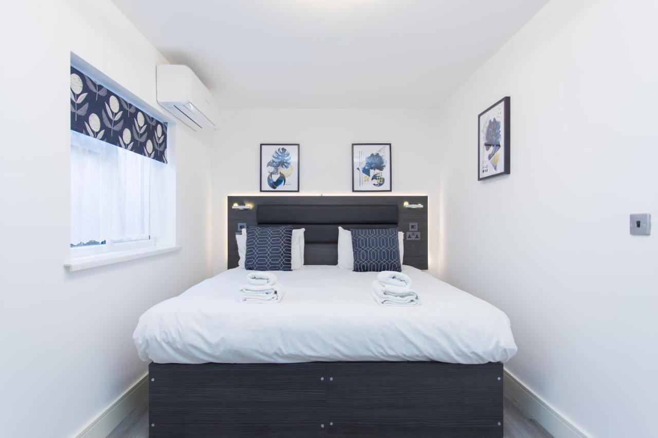 Legoland Heathrow Windsor Apartment Hotel Slough Exteriör bild