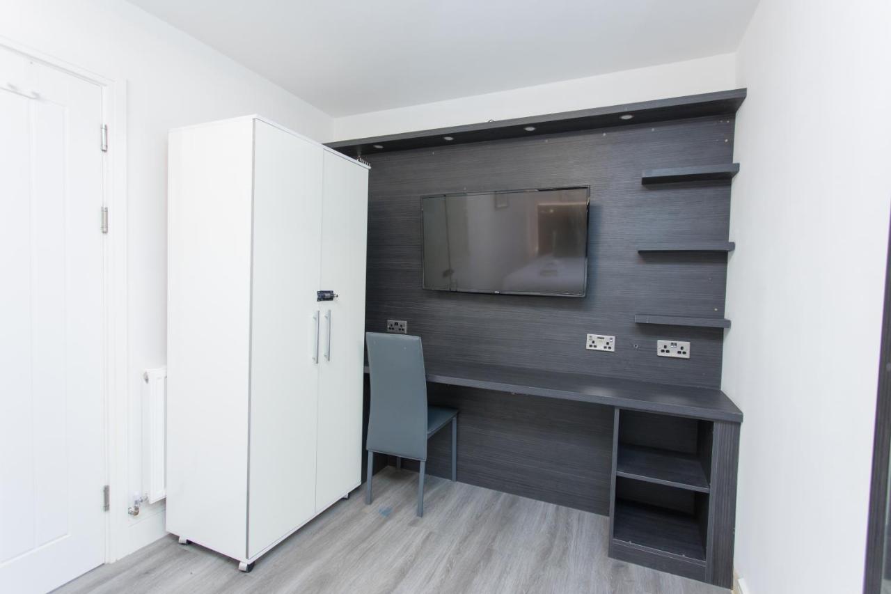 Legoland Heathrow Windsor Apartment Hotel Slough Exteriör bild